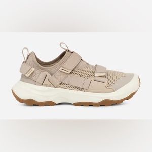 TEVA OUTFLOW UNIVERSAL (new in box)